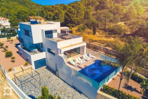 Villa Caballito De Mar by Abahana Villas